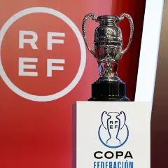 El trofeo de la Copa Federación, símbolo de la competición.