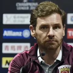André Villas-Boas, con su mirada seria, reflexiona sobre los equipos entrenados.