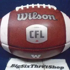 Balón de fútbol americano Wilson con el logo de la liga canadiense (CFL) y una hoja de arce.
