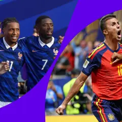 Jugadores de Francia celebran mientras jugadores de España festejan un gol. ¡Un partido épico entre Francia vs Polonia!