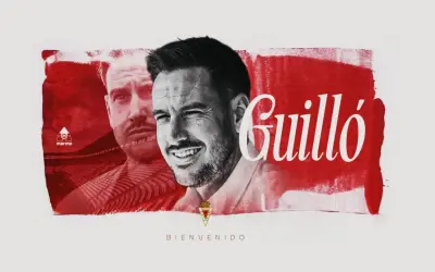 Guilló, el nuevo entrenador del Murcia, sonríe con ilusión. El escudo del club y el estadio de fondo auguran éxitos.