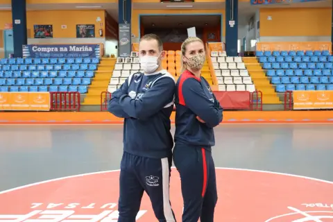 Entrenadores de fútbol sala, listos para enseñar como ser portero.