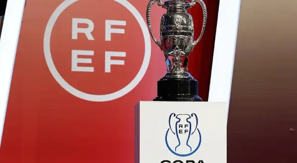 El trofeo de la Copa Federación, símbolo de la competición.