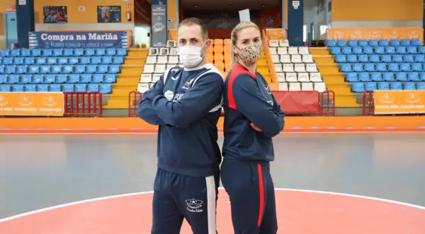 Entrenadores de fútbol sala, listos para enseñar como ser portero.
