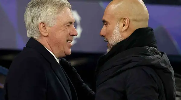 Dos entrenadores de fútbol, Ancelotti y Guardiola, conversan. ¿Cuánto cobra un segundo entrenador de primera división?