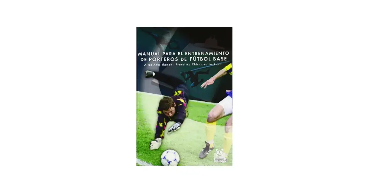 Manual para aprender como ser portero de f&uacute;tbol base. Un portero se lanza para atajar un bal&oacute;n.