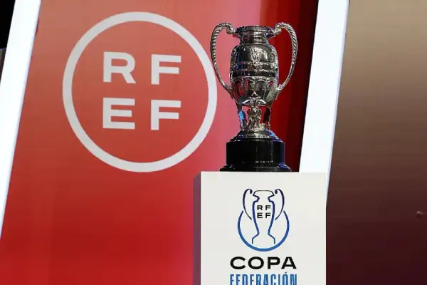 El trofeo de la Copa Federación, símbolo de la competición.
