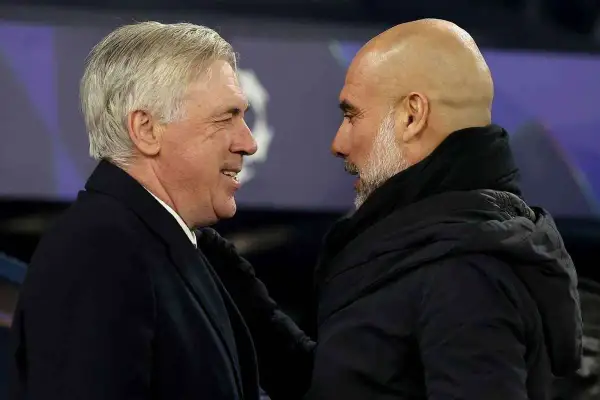 Dos entrenadores de fútbol, Ancelotti y Guardiola, conversan. ¿Cuánto cobra un segundo entrenador de primera división?